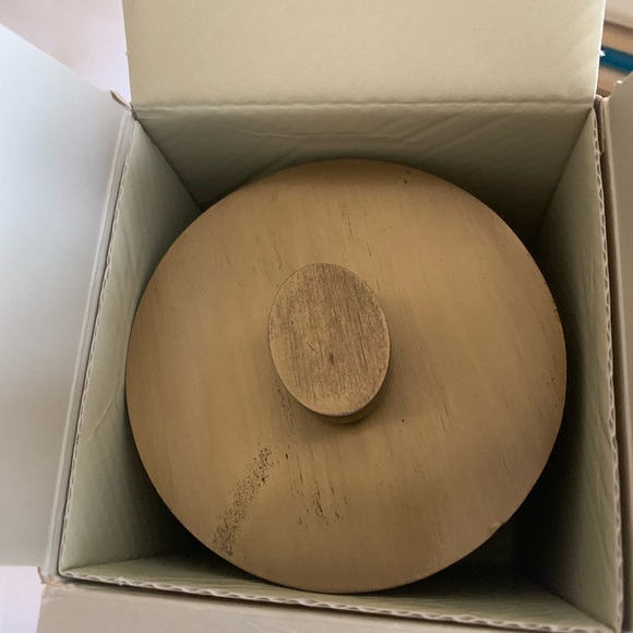 Must de Cartier Refillable Scented Candle - Picture 3 of 9